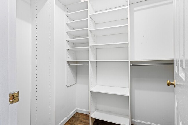 Custom Closet - 98 Hampshire Ct
