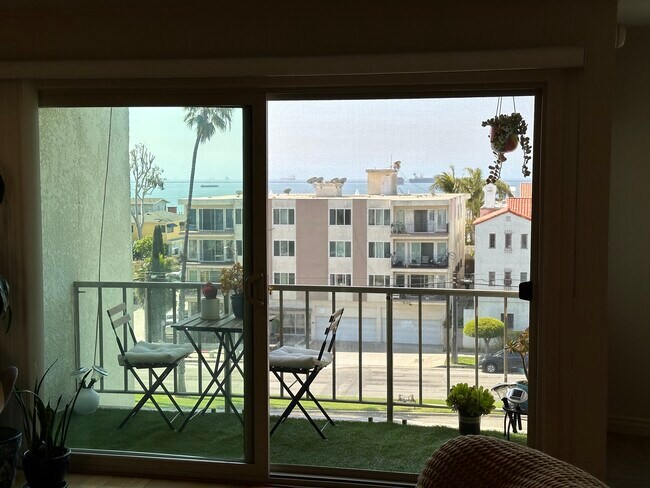 Building Photo - 3707 E Livingston Dr