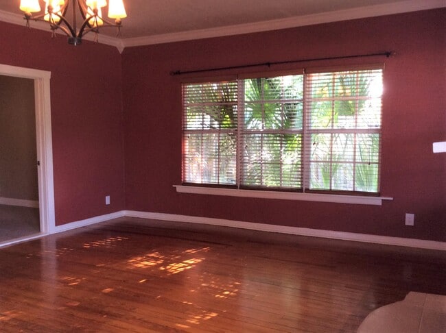 Building Photo - 382 Ellamar Rd