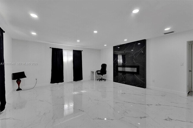 Building Photo - 860 NW 207th St