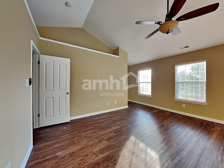 Building Photo - 2524 Ingleside Dr