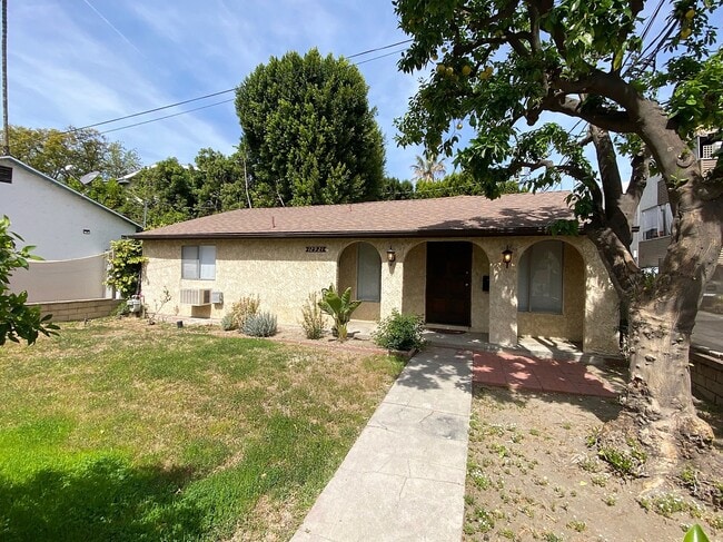 Building Photo - 12921 Landale St