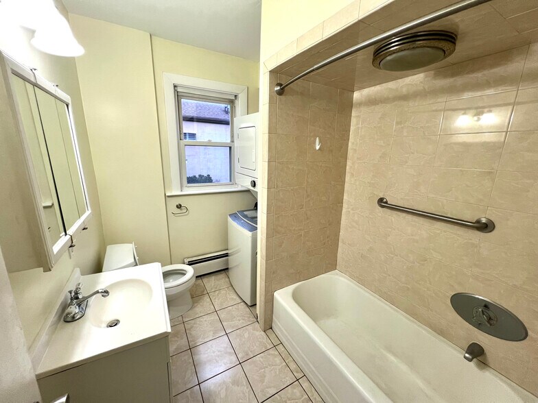 Building Photo - 36 Ferncliff Ave