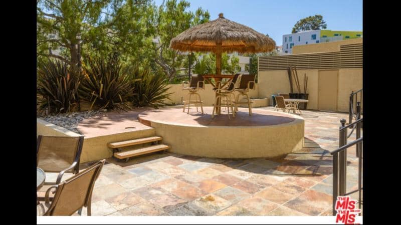 Building Photo - 10982 Roebling Ave