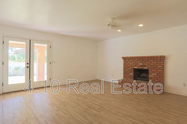 Building Photo - 951 E Leeward Ln