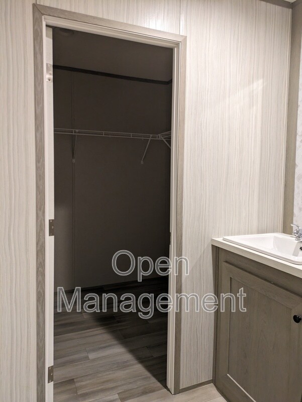 Building Photo - 4950 W Farm Rd 156