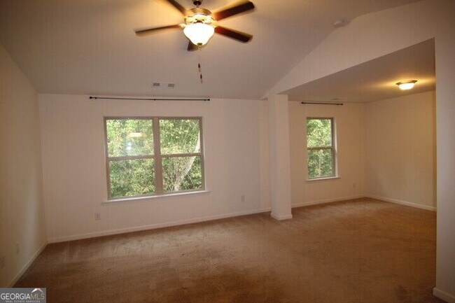 Building Photo - 5850 Vinyard Ln