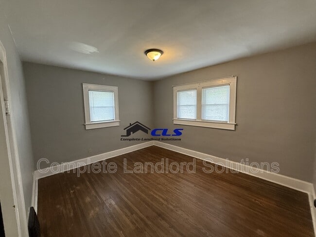 Building Photo - 832 S 17th St