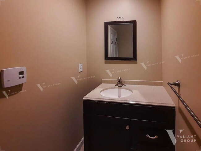 Building Photo - Spacious  5-Bedroom, 3-Bath Home in Midtown Springfield