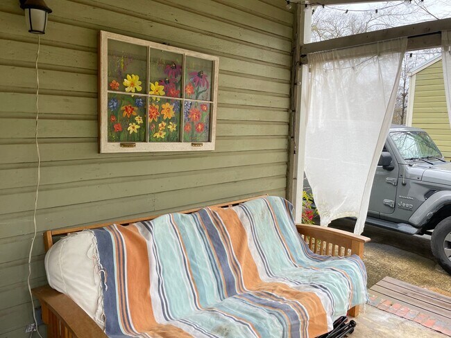 Building Photo - 3BR Close to the Heart of Normaltown