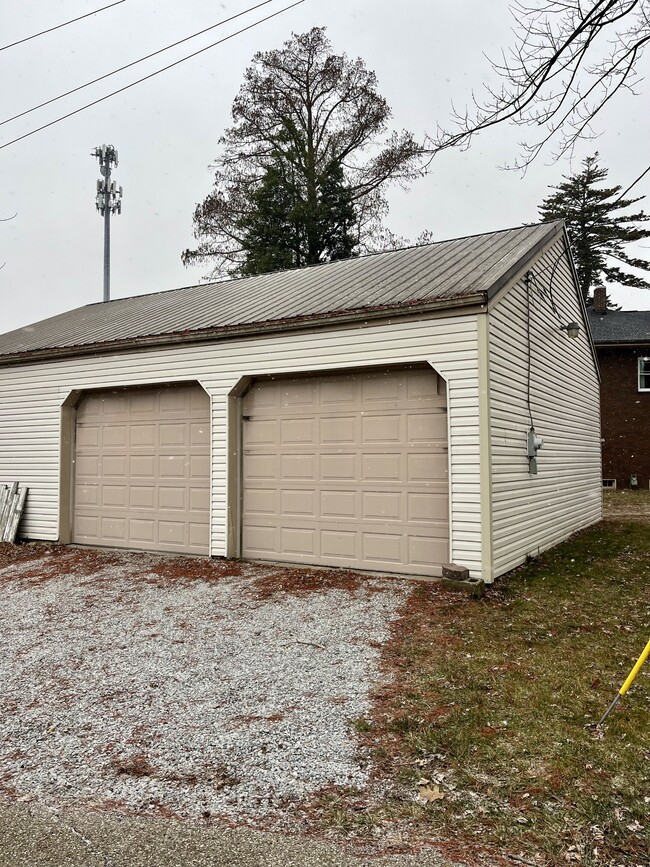 Building Photo - 2742 Walnut St