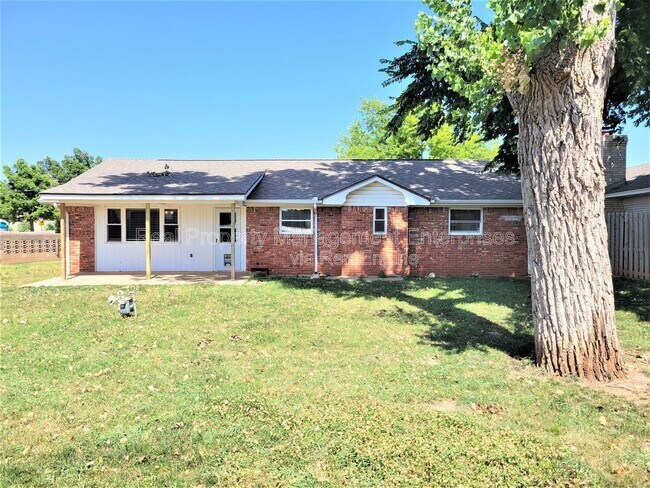 Building Photo - 6317 N Warren Ave