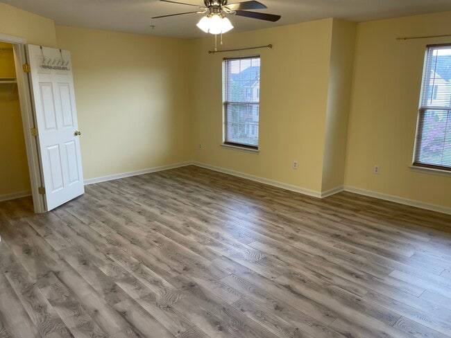 Building Photo - 1933 Gardenia Ct