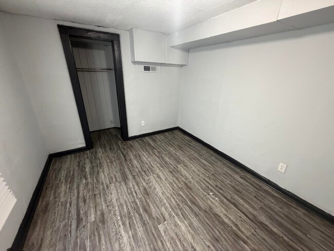 Building Photo - 609 Martin-