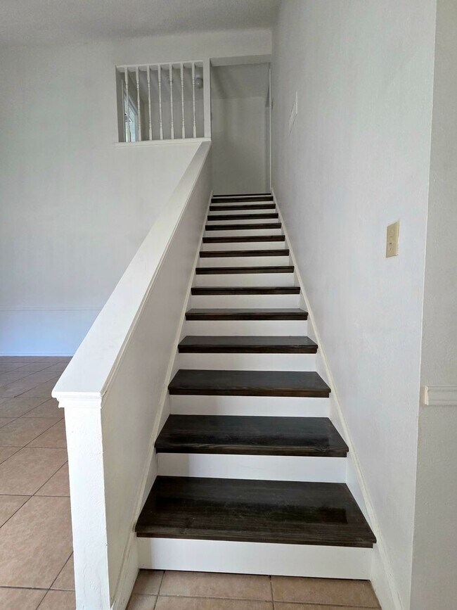 Building Photo - Beautiful 3-bedroom 2-bathroom house