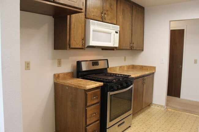 Building Photo - 465 Pleasant Hill Ave N