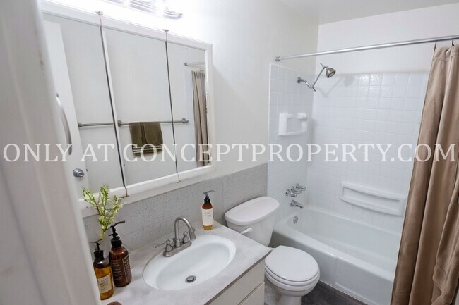 Interior Photo - Arbor Lane