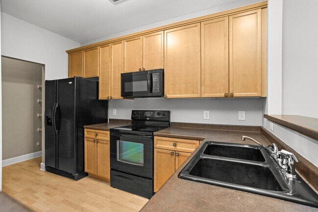 Building Photo - 8441 Callabee Way