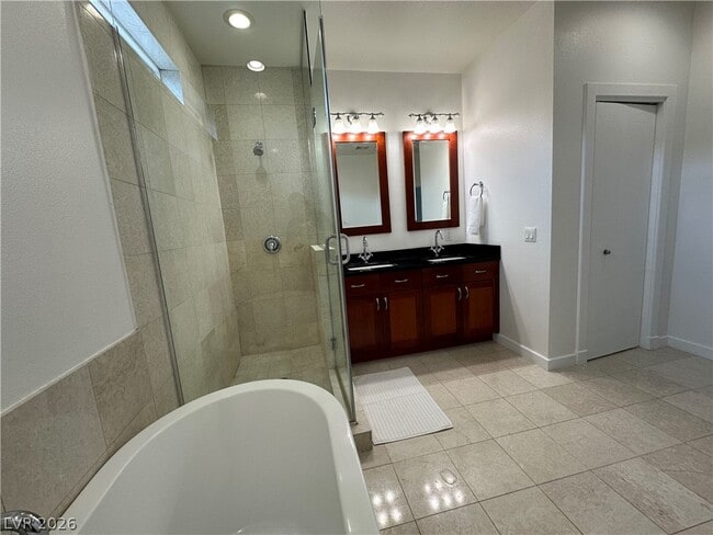 Building Photo - 4545 Dean Martin Dr