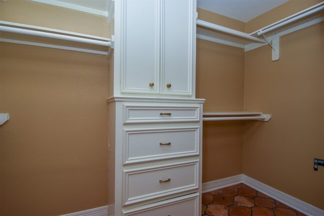 Building Photo - 18603 Point Lookout Dr