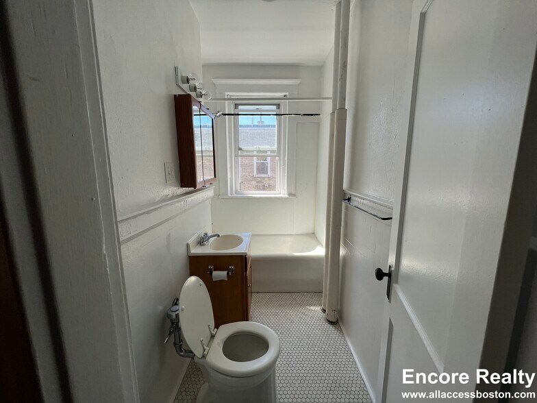 Building Photo - 1163 Boylston St