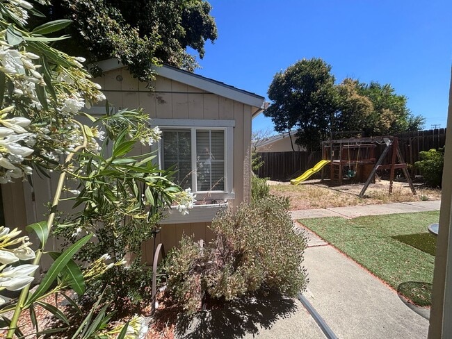 Building Photo - 41562 Carmen St