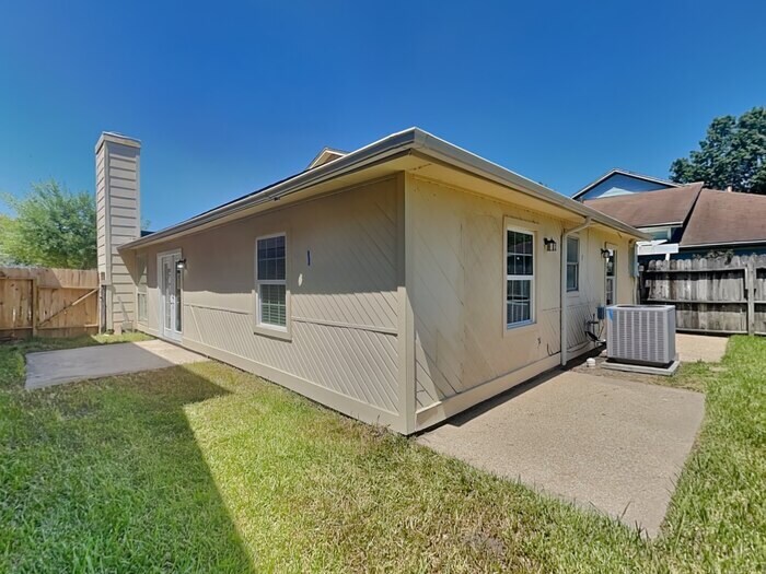 Building Photo - 942 Somercotes Ln