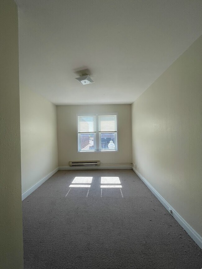 Bedroom 1 - new carpet, fresh paint - 109 N 3rd St