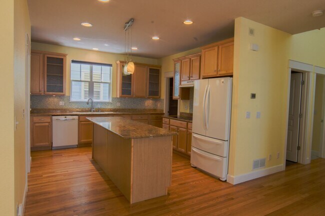 Building Photo - Prime Central Park 5bed/4ba