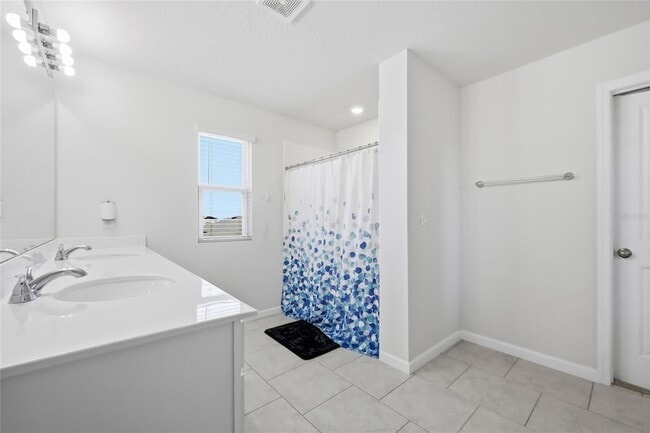 Building Photo - 1123 Sugarwood St