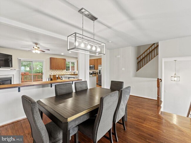 Building Photo - 8873 Royal Doulton Ln