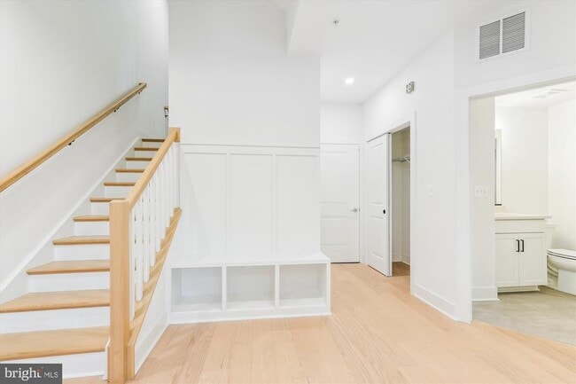 Building Photo - 10113 Dalmatian St