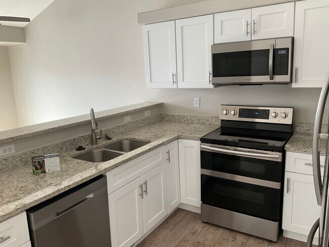 Building Photo - 2850 Leoti Dr