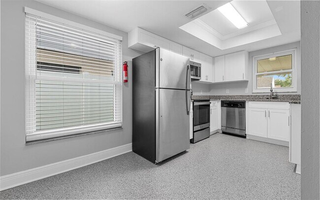 Building Photo - 1651 Palm Leaf Dr