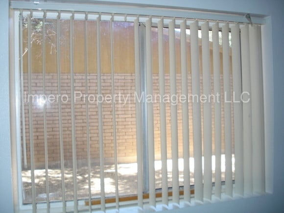 Building Photo - 2242 W Morten Ave