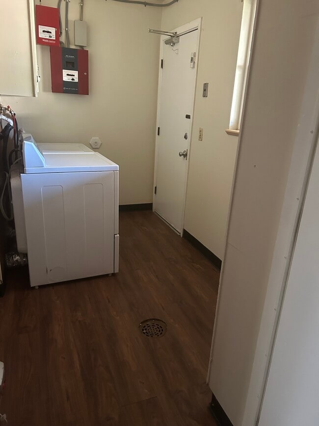 Laundry - 7564 W 83rd Ave