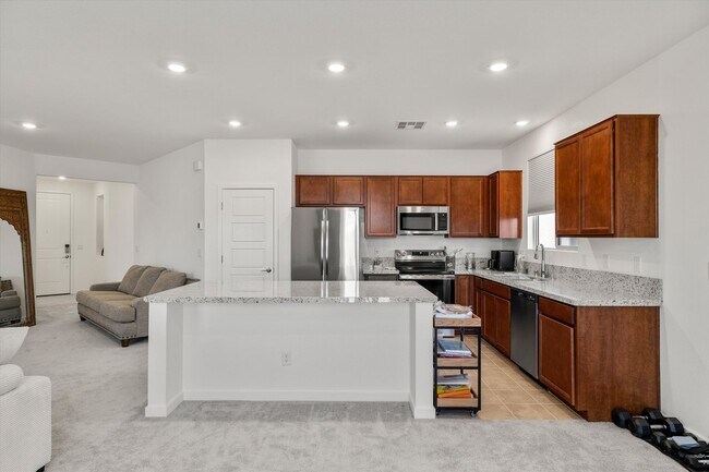 Building Photo - Spacious 3-Bed, 2-Bath Home with 2-Car Gar...