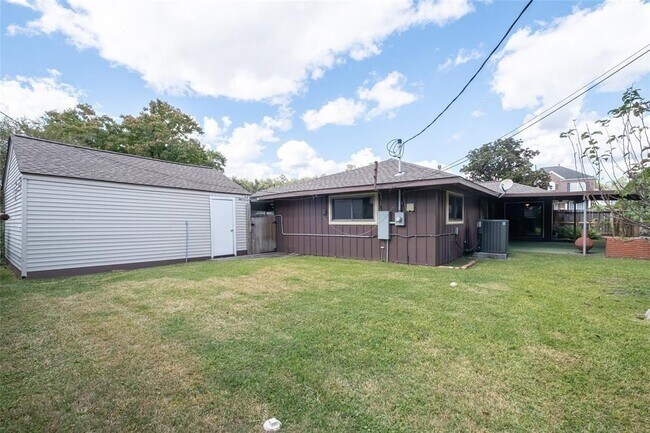 Building Photo - 3523 Glen Haven Blvd