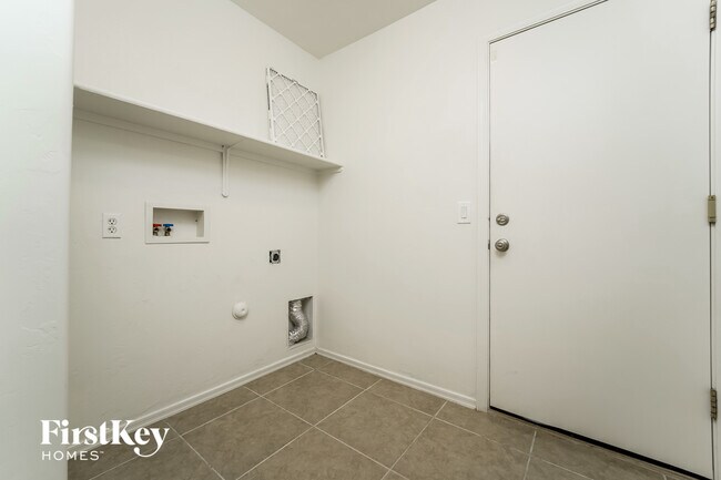 Building Photo - 2046 Silver Grass Pl