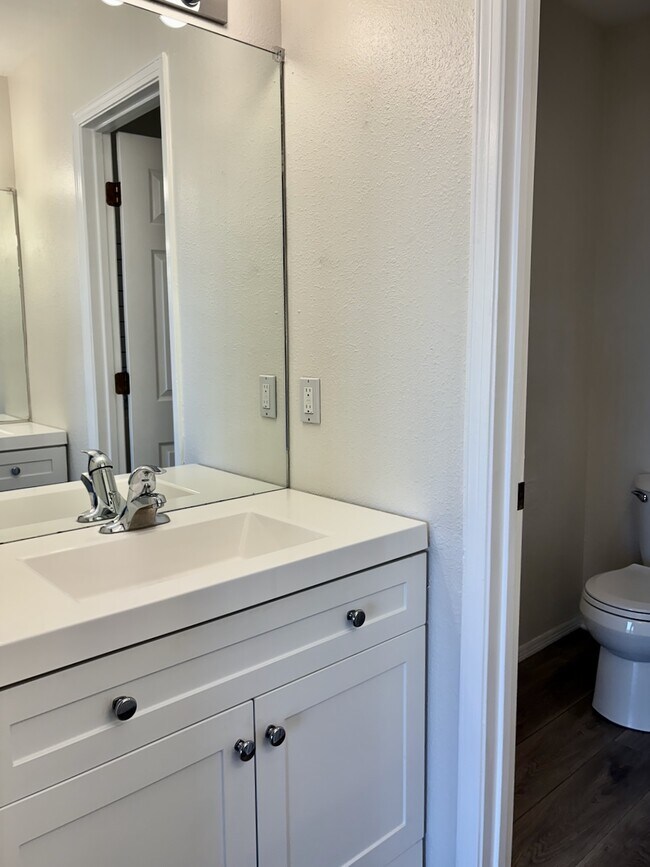 Building Photo - 2700 Vista Grande Dr NW