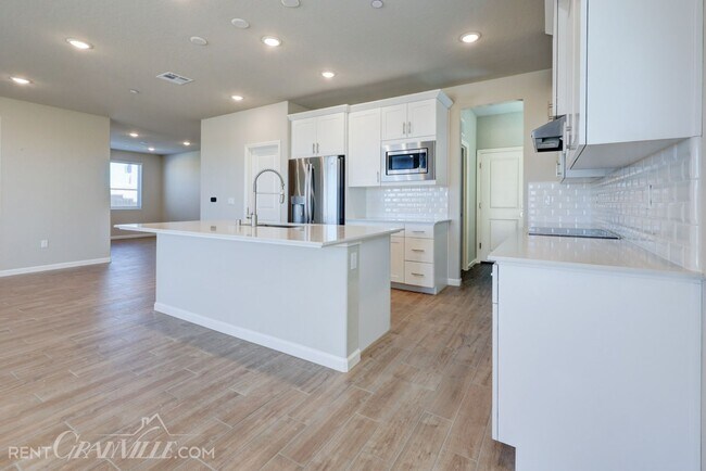 Building Photo - 877 Halford Ln