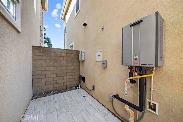 Building Photo - 346 Chorus