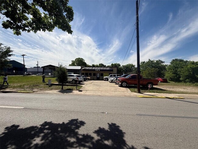 Building Photo - 5914 Cullen Blvd