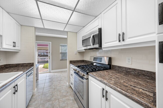 Building Photo - 10033 64th Ave N