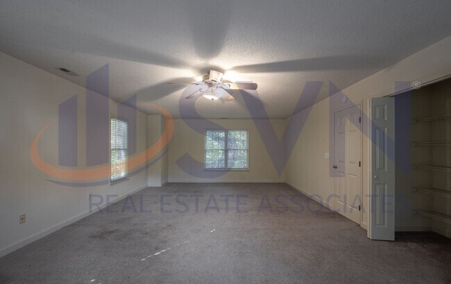 Building Photo - 15 Woodcliff Cir