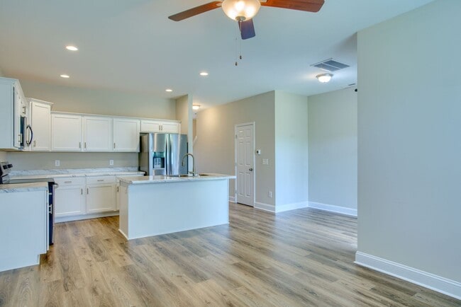 Building Photo - 329 S Stingray Ln