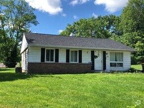 Building Photo - New Renovated 3 bed 1 bath Unit!
