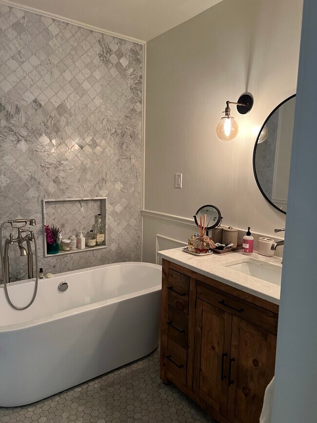 Building Photo - 1308 N Highland Ave NE