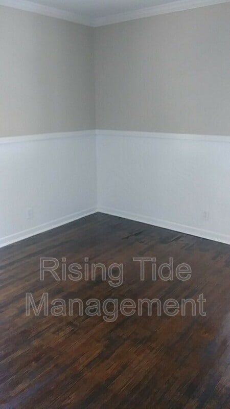 Building Photo - 517 5th Ct