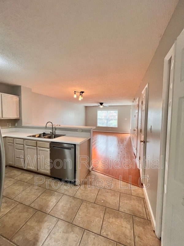 Building Photo - 206 Chestnut Chase Trail